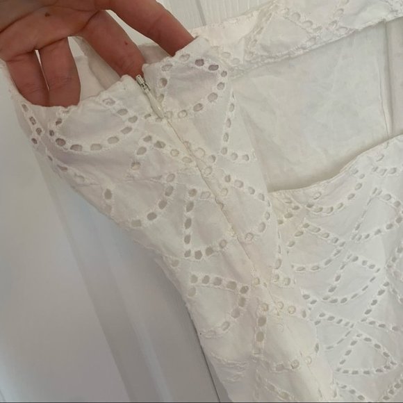 Urban Outfitters Mini Dress Women’s Size Medium White Eyelet Cutout Lightweight - Picture 6 of 10